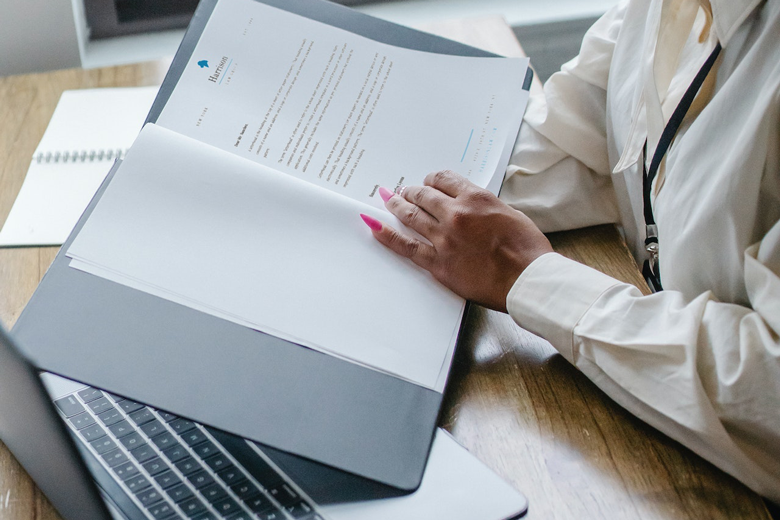 Admission Officers check college essay